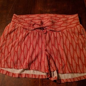 H&M maternity shorts
